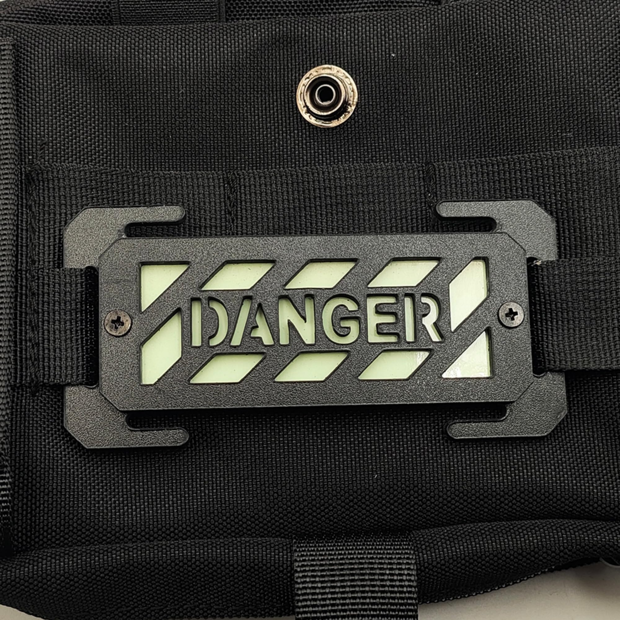 Danger Reflective Warning Safety Patch, ABS Plastic, Glow-in-the-Dark, 4.13 x 1.97 Inch, EDC Bag Buckle Accessory - Image 4
